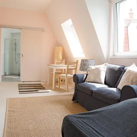 Fullhouse - - S1 - Elevator Appartement *